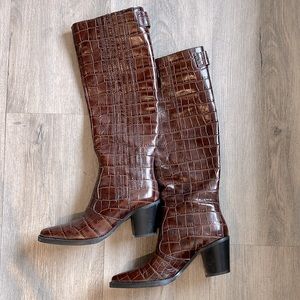 GANNI
Croc-effect leather boots